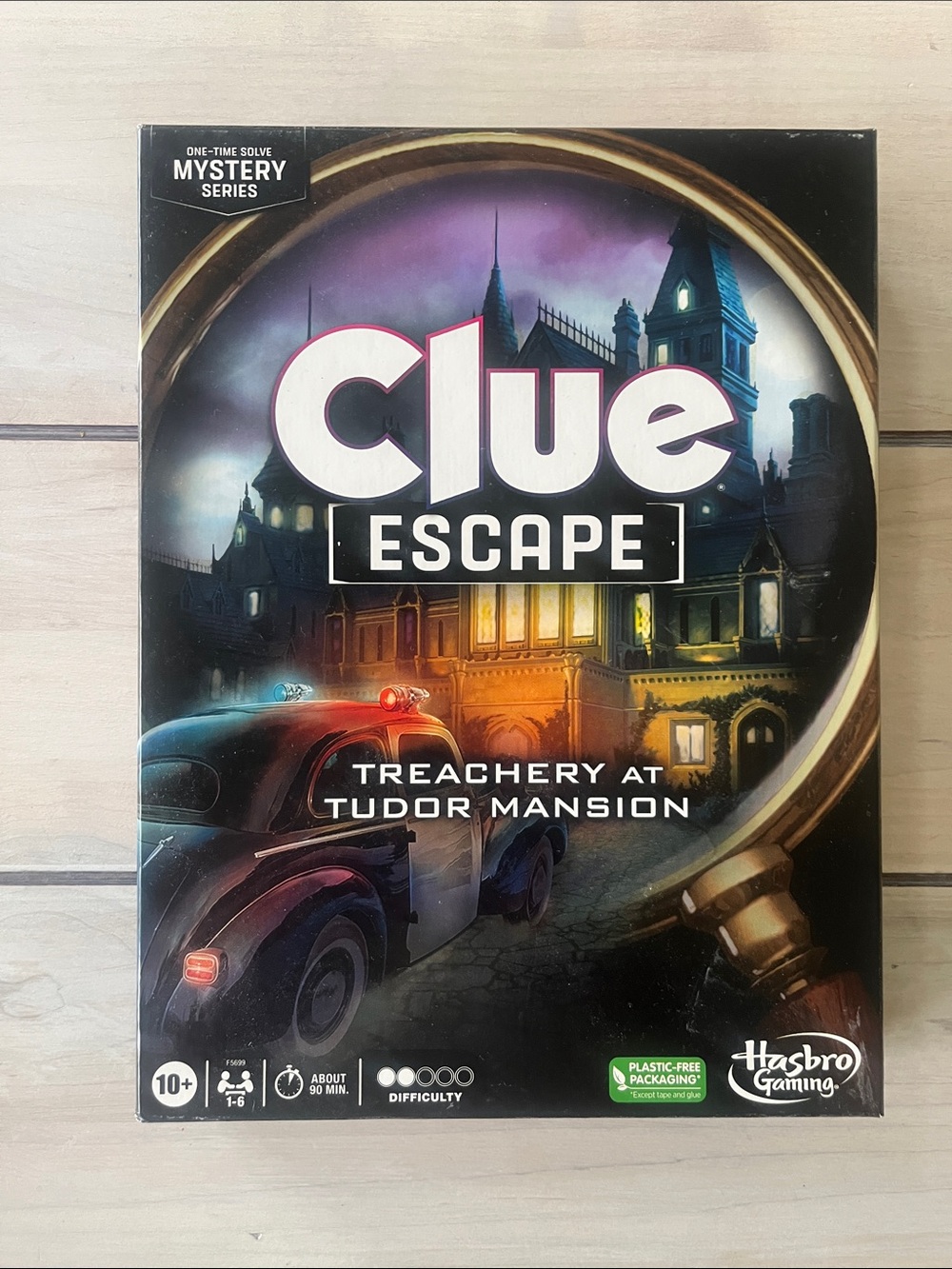 Hasbro Clue Escape Treachery at Tudor Mansion Game